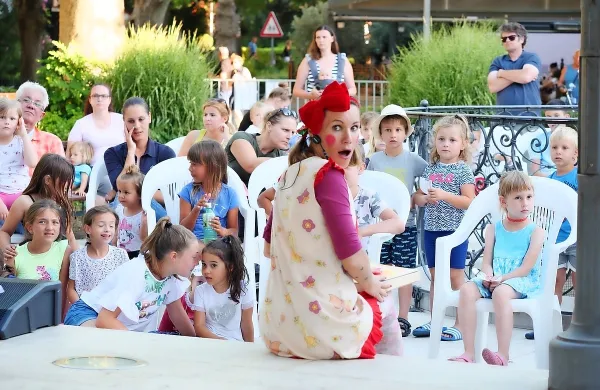 Utrinek z lanskoletne  poletne prireditve za otroke iz Coppovega 
parka 