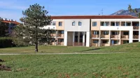DSO Ajdovščina želi z nadomestno gradnjo stanovalcem  zagotoviti 
varno in prijazno bivalno okolje. 