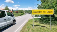  V začetku oktobra leta 2018 so novogoriški policisti na območju  
Šempetra pri Gorici ustavili kombi, ki je prevažal prebežnike.  

