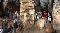 Lani je bila Vilenica povečini virtualna, letos pa se bomo književniki, bralci in drugi končno spet shajali v živo, tudi  v jami 
Vilenica.