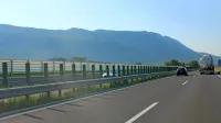 Če bodo obveljale nedavne napovedi Darsa, bodo  protivetrno zaščito na H4 začeli graditi prihodnje leto. 