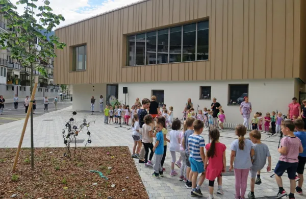 Novi vrtec v Spodnji Idriji je ogromna, po državnih normativih, a 
brez sofinanciranja države zgrajena stavba.