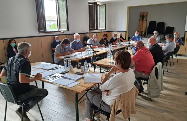 Komenski občinski svetniki so za vključitev v vrtec ukinili prioritete glede stalnega prebivališča.    

