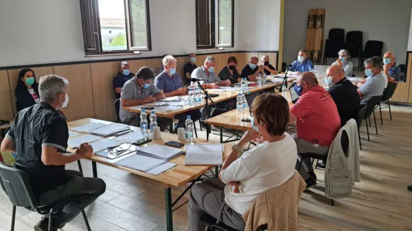 Komenski občinski svetniki so za vključitev v vrtec ukinili prioritete glede stalnega prebivališča.    

