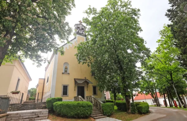 Cerkev sv. Antona Padovanskega v Lipici je današnjo podobo   
dobila v 19. stoletju. 