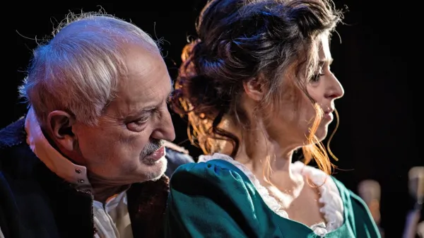 Artemisio Gentileschi igra Nikla Petruška Panizon, Vladimir Jurc 
pa njenega očeta.  