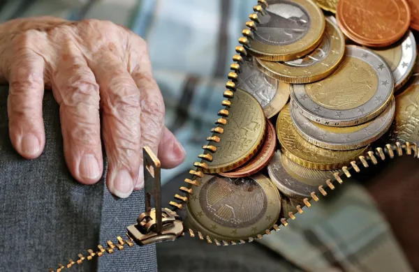 Stroški dolgotrajne oskrbe so vroč kostanj, ki si jih je podajalo že 
veliko število vlad