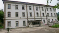 Ogromno, posodobljeno bivšo upravno stavbo Ete je občina kupila 
poceni, žal pa v proračunu nima denarja niti za zakonite naloge, še 
manj za novo zdravstveno postajo.