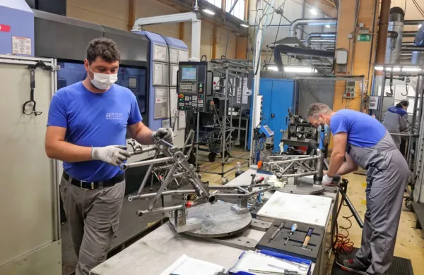 V Hidrii  dodatno zaposlujejo, saj so dobili nove posle in projekte. 