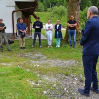 Anton Kravanja sam ne bi zmogel prenoviti pogorele hiše, zdaj so na dobri poti, da bo spet dobil 
dom.