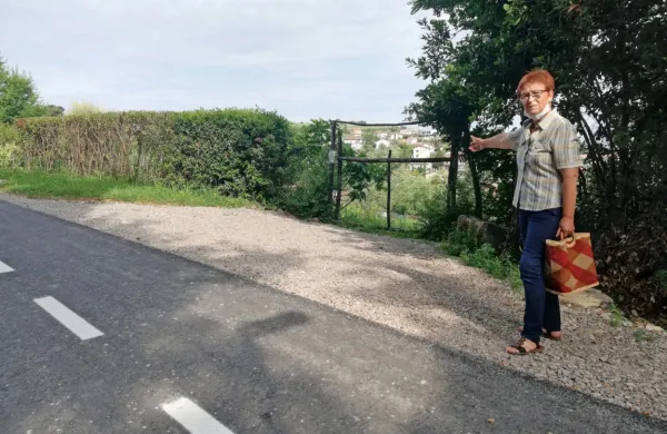 Nerina Ceglar kaže obdelovalne površine, ki so desno od Parencane.