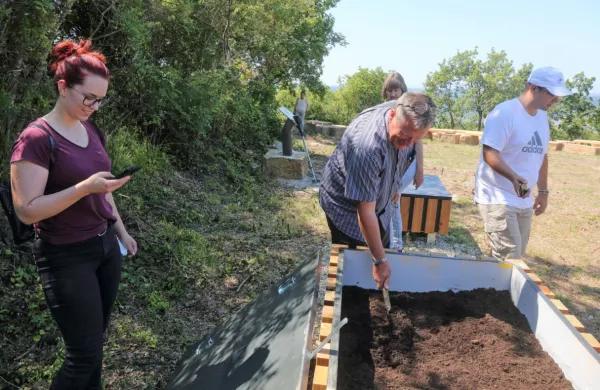 Arheopeskovnik je predstavil Borut Kocjančič iz podjetja Pertica.