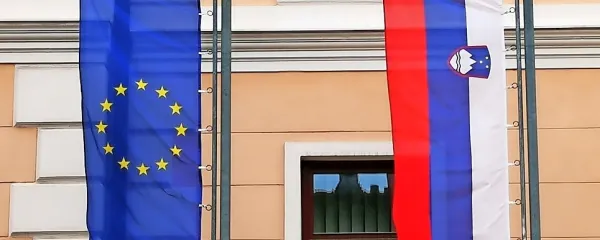 Zakaj še vedno ne znamo izobesiti zastave