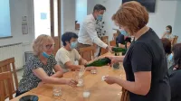 Ob degustaciji jabolčne penine, ki so jo izdelali v Vinakras, je marsikdo spoznal novo uporabo jabolk.