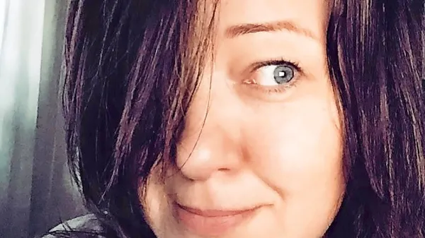 Nataša Gregorič Nabhas  je predvsem slikarka, ki kakor vsi 
umetniki živi v posebnem svetu.