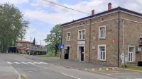 V parku ob stavbi železniške postaje se nahaja  vodni stolp, ki je nekoč skrbel za napajanje parnih 
lokomotiv.