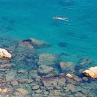 Pod križem je Mesečev zaliv, eno najlepših območij slovenske obale. 