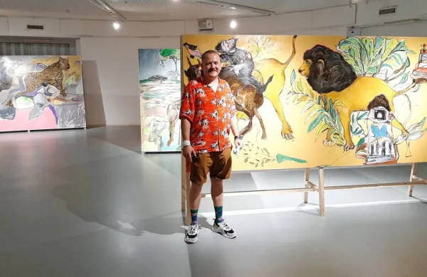 Luka Širok bi svoja dela, združena na razstavi RRRRRRRR v Mestni galeriji Nova Gorica, danes predstavil še na javnem vodstvu. 