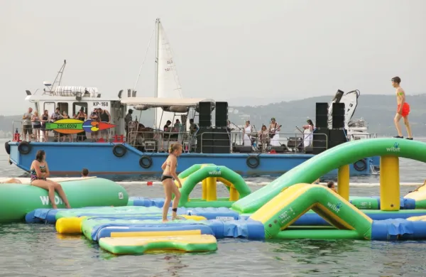 Ma kaki Floydi, zdaj na morju navdušujejo Zmelkoow!