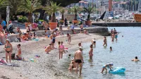 Kopališče na Svetilniku je priljubljeno  tudi v tem delu, čeprav ponuja le morje in prod. 