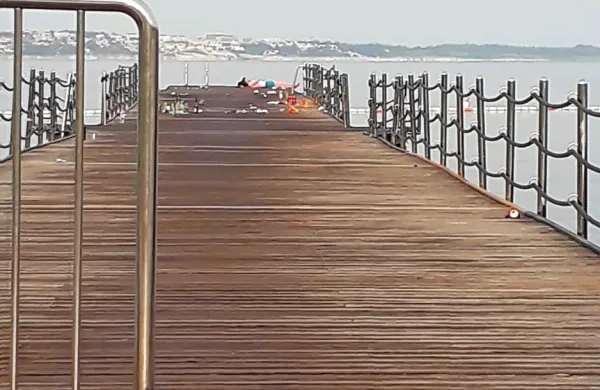 Mladostniške zabave na portoroški plaži do zgodnjih jutranjih ur 
naj bi že od  danes postale preteklost. 