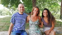 Hugo je prispel s Švedske, Carla s Sardinije, Petra Matos (v sredini) 
pa prostovoljce koordinira in zanje skrbi na najboljši možen 
način.  