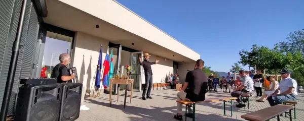 Tako, s kulturnim programom, vrednim tega imena, so v sredo v Oseku odprli dolgo pričakovano pridobitev. 