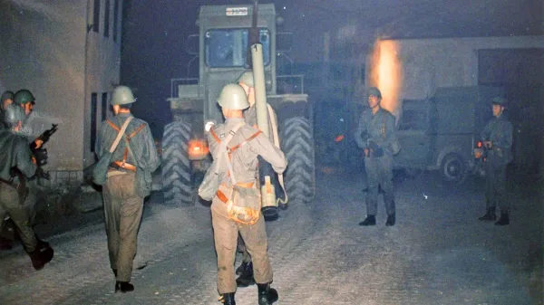 Jutranji prihod kolone vojakov skozi  Vrhpolje.