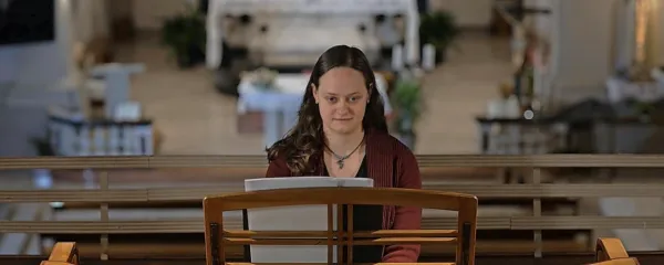 Fizioterapevtka Alenka Cergol je tudi organistka.