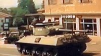 Tank iz kolone JLA v Podgradu, ki jo je “lovil” novinar Tomo 
Šajn.