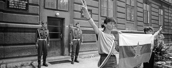 Protest pred vojaškim sodiščem na  Roški ulici v Ljubljani  