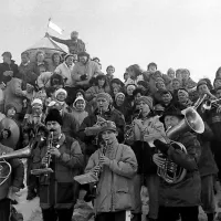 Godba ob Aljaževem stolpu. Pohod Sto žensk na Triglav, 1990.