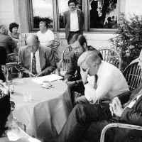Slovenski politični vrh - Dimitrij Rupel, France Bučar, Lojze Peterle, 
Milan Kučan (z leve) - ter Janez Drnovšek kot  član slovenske in 
zvezne delegacije po pogajanjih. Brioni, 7. julij 1991