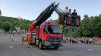



Matej Ličan in Rado Fabec sta z županom Emilom Rojcem 
nazdravila v košari nove avto lestve.