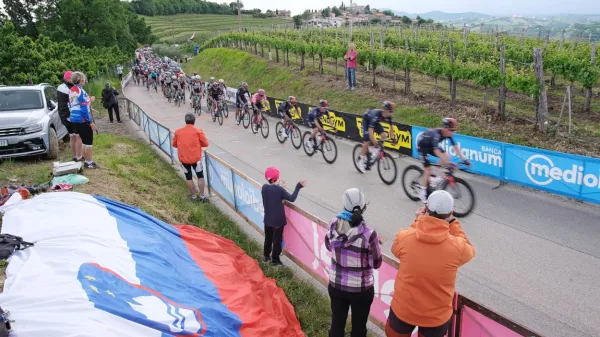 Kolesarjenje med trtami je ustvarilo spektakularno televizijsko sliko ... ampak kje naj bi kolesarili 
domačini?