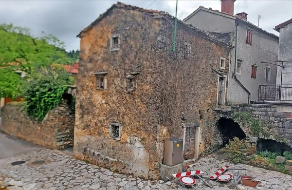 V vodstvu KS Podnanos želijo letos začeti obnovo stavbe, ki bo 
postala Hiša Zdravljica.