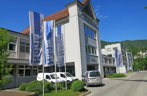 Sedež lastnice v Spodnji Idriji spočete Hidrie je v Ljubljani, kjer se 
bo jutri odvila vroča skupščina lastniške družbe H & R.