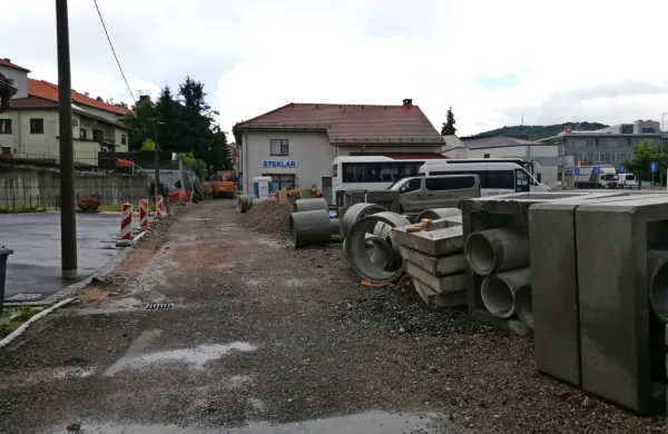 Na Jenkovi (na fotografiji) in Stritarjevi ulici  dela že potekajo.  