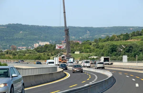 Obnova dilatacij na obeh viaduktih na Bivju bo stala 231.000 
evrov. 
