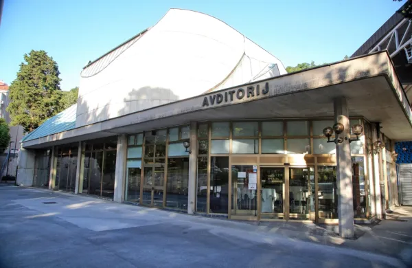 V Avditoriju bo v novem šolskem letu zaživela dislocirana enota 
glasbene šole. 