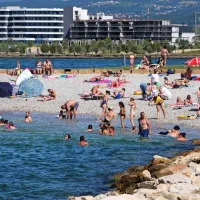 Z zalivčki in otokom, ki jih je naredila človeška roka, smo pozabili, kakšen je bil še pred nekaj meseci ta del koprske obale.