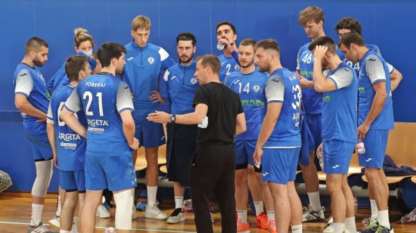 Trenerja Petra Božiča in njegovih varovancev vsaj leto dni ne bo na 
prvoligaški sceni.