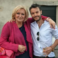 Slavljenčeva žena Ksenija Benedetti in igralec Francesco Borchi, te 
dni protagonist monologa Stena v morju,  ki ga je na  Primorskem 
poletnem festivalu režiral Boris Cavazza. 