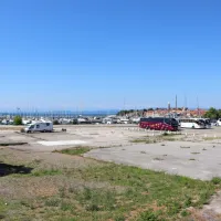 Dutb še naprej prodaja Argo kot  investicijsko območje Argolina    za  8,86 milijona evrov, čeprav ima  3597 kvadratnih metrov manj. Lani 
maja jih je kupila  občina.