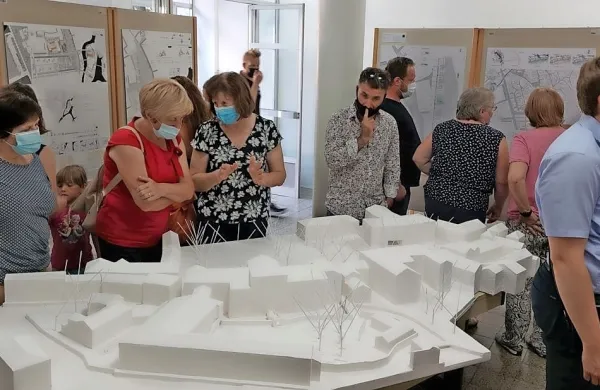 Nagrajena in ostale natečajne rešitve so do 6. julija na ogled v 
preddverju  kulturnega doma v Vipavi.