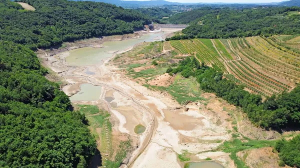 Zdajšnje razmere na zadrževalniku niso najhujše - jeseni naj bi bil 
povsem izpraznjen.