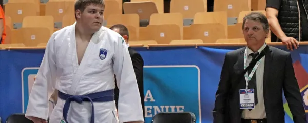 Mark Rožac na evropskem pokalu pred dvema letoma v Kopru. 
Desno je Iztok Babič, njegov prvi trener.