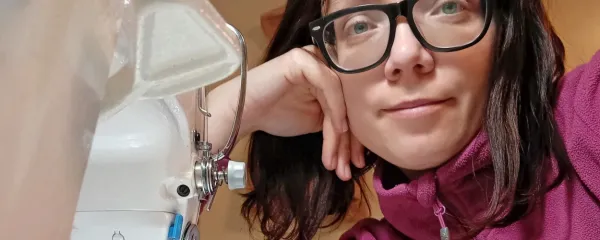 Teja Kodre iz Branika je svojo blagovno znamko Karmina poimenovala po svojih nonah, Karmeli in Mini.