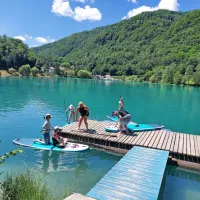 Tudi komur je supanje povsem tuje, se ga bo na vodi na Mostu privadil.