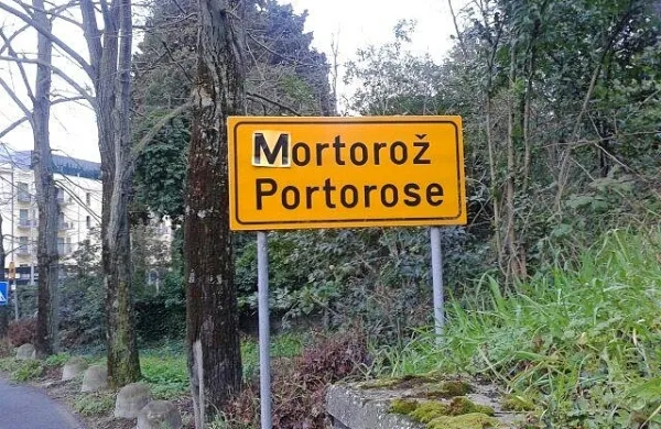 Napis, ki se je pred leti “pojavil” na tabli Portorož, je še vedno 
aktualni krik mladih prebivalcev tega obmorskega kraja. 